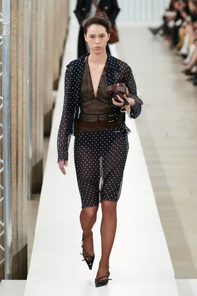 Look 11